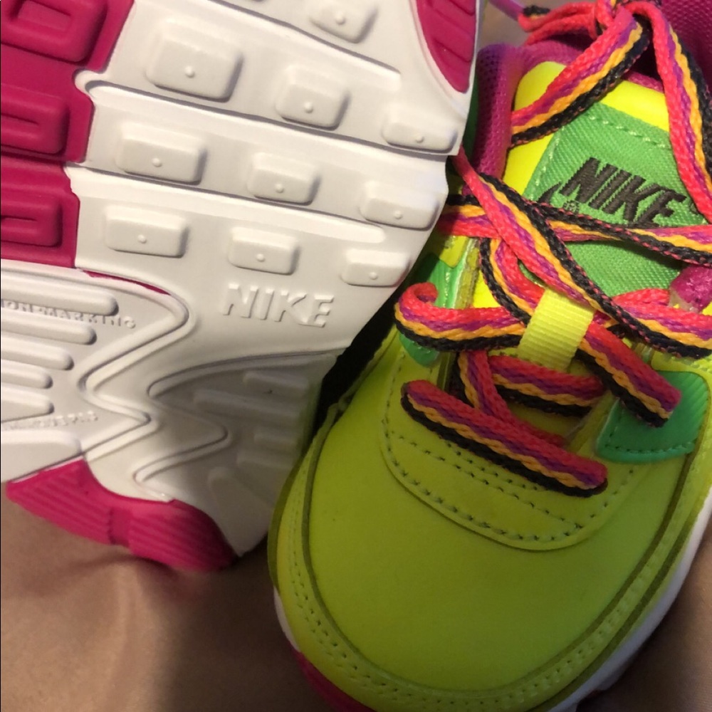 Nike - Picture 3 of 6